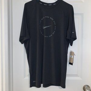 Mens XL Nike Swim shirt - NWT